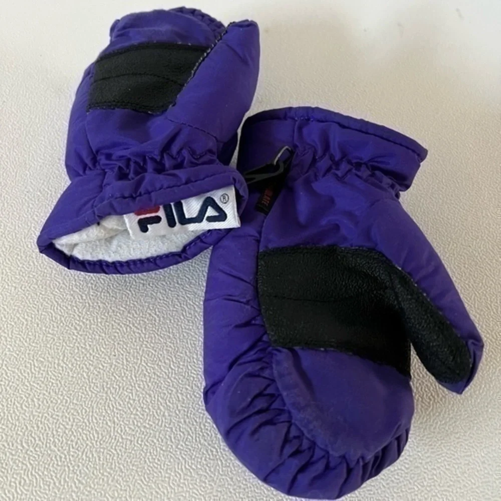 Fila, children’s Thinsulate lined,S, mittens, nylon shell, with bonus mittens